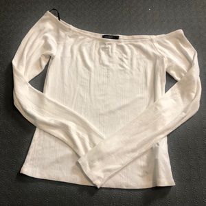 🔥3 for $15🔥 Forever21 White off shoulder t shirt